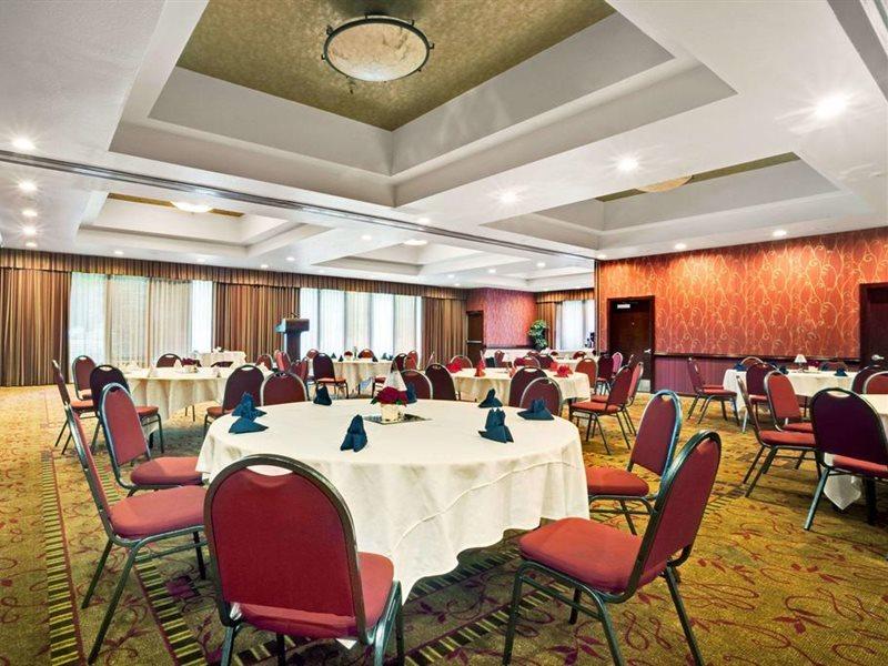 Ramada By Wyndham Tukwila Southcenter Hotel Eksteriør billede