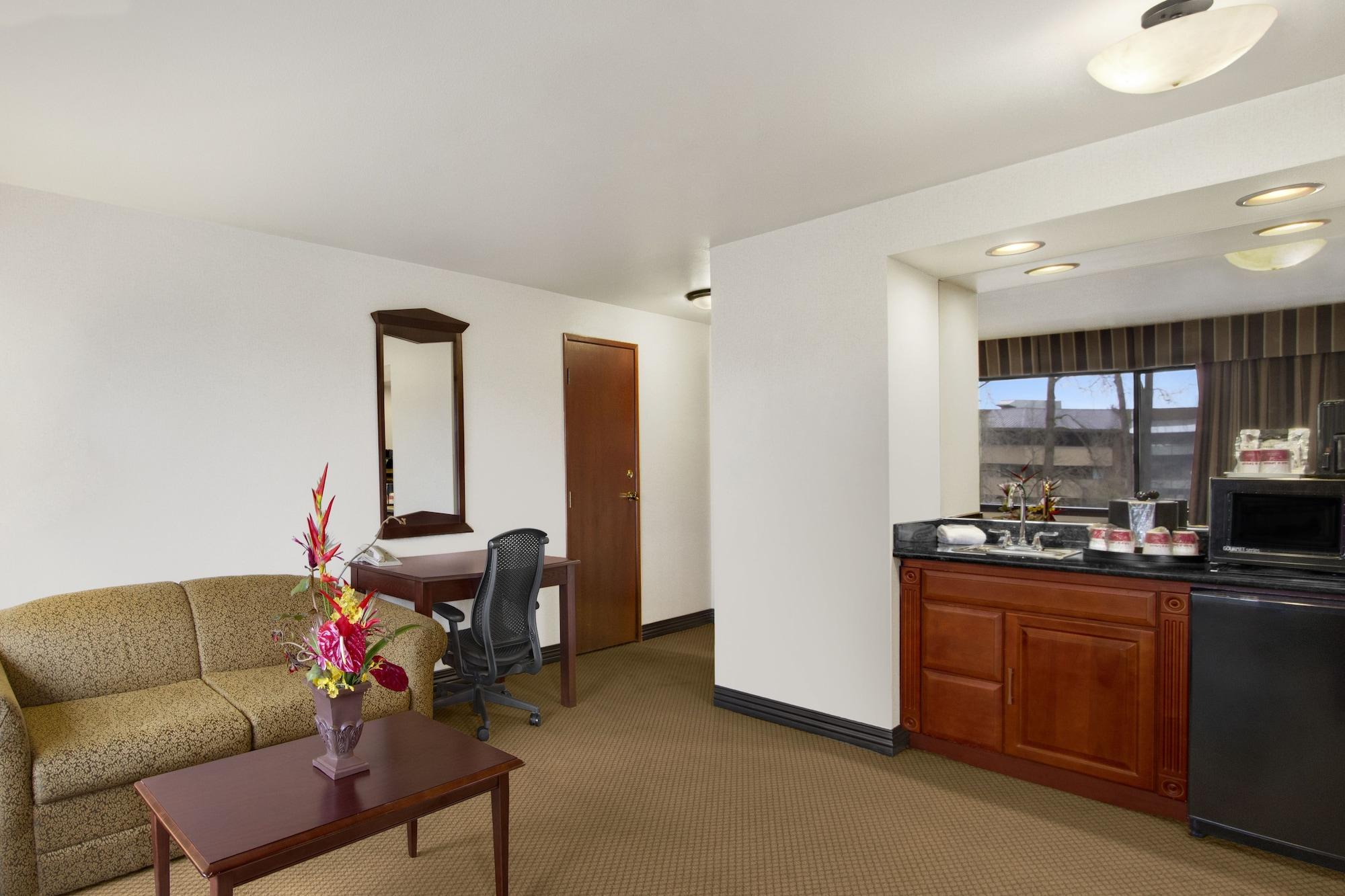 Ramada By Wyndham Tukwila Southcenter Hotel Eksteriør billede
