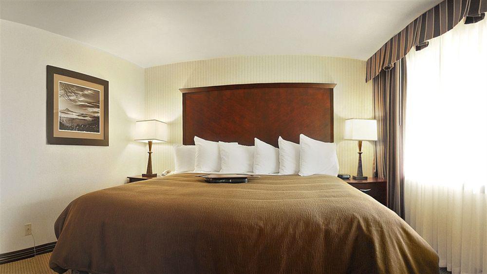 Ramada By Wyndham Tukwila Southcenter Hotel Eksteriør billede